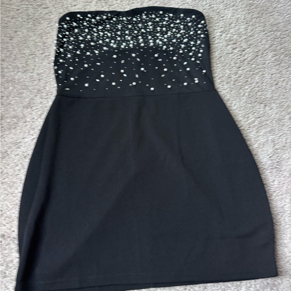 Elegant Black Strapless Dress with Embellished Bodice